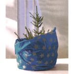 Karácsonyfatakaró, kék ezüstszürke csillagokkal